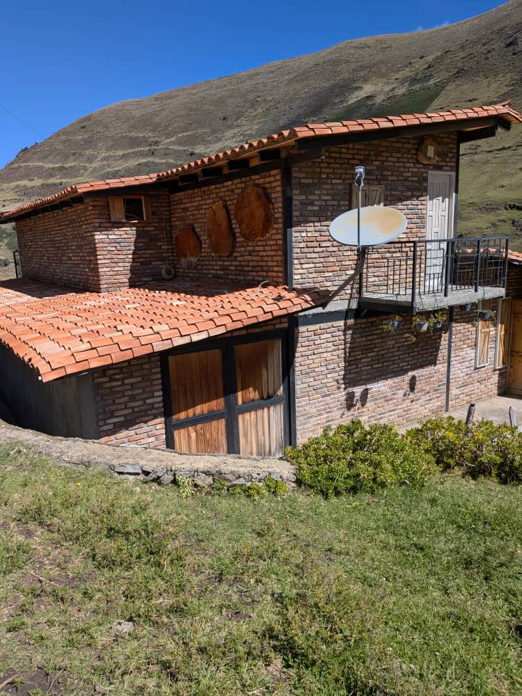 The main cabin and its balcony
