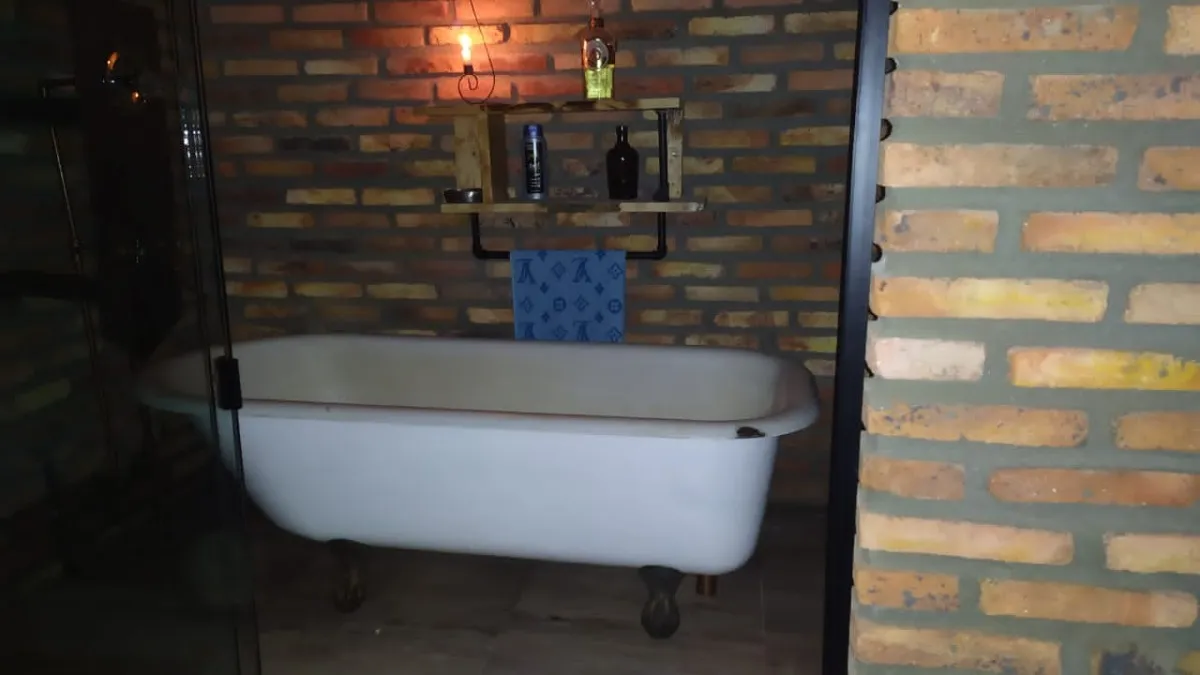 Suite bathroom